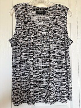 Kasper Black & White Textured Pleated Neck Sleeveless Shell - Size L